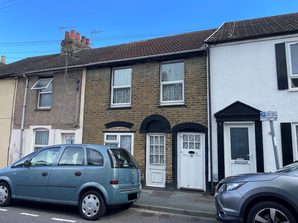 Lot: 155 - TERRACE HOUSE FOR REFURBISHMENT - Mid-terrace house